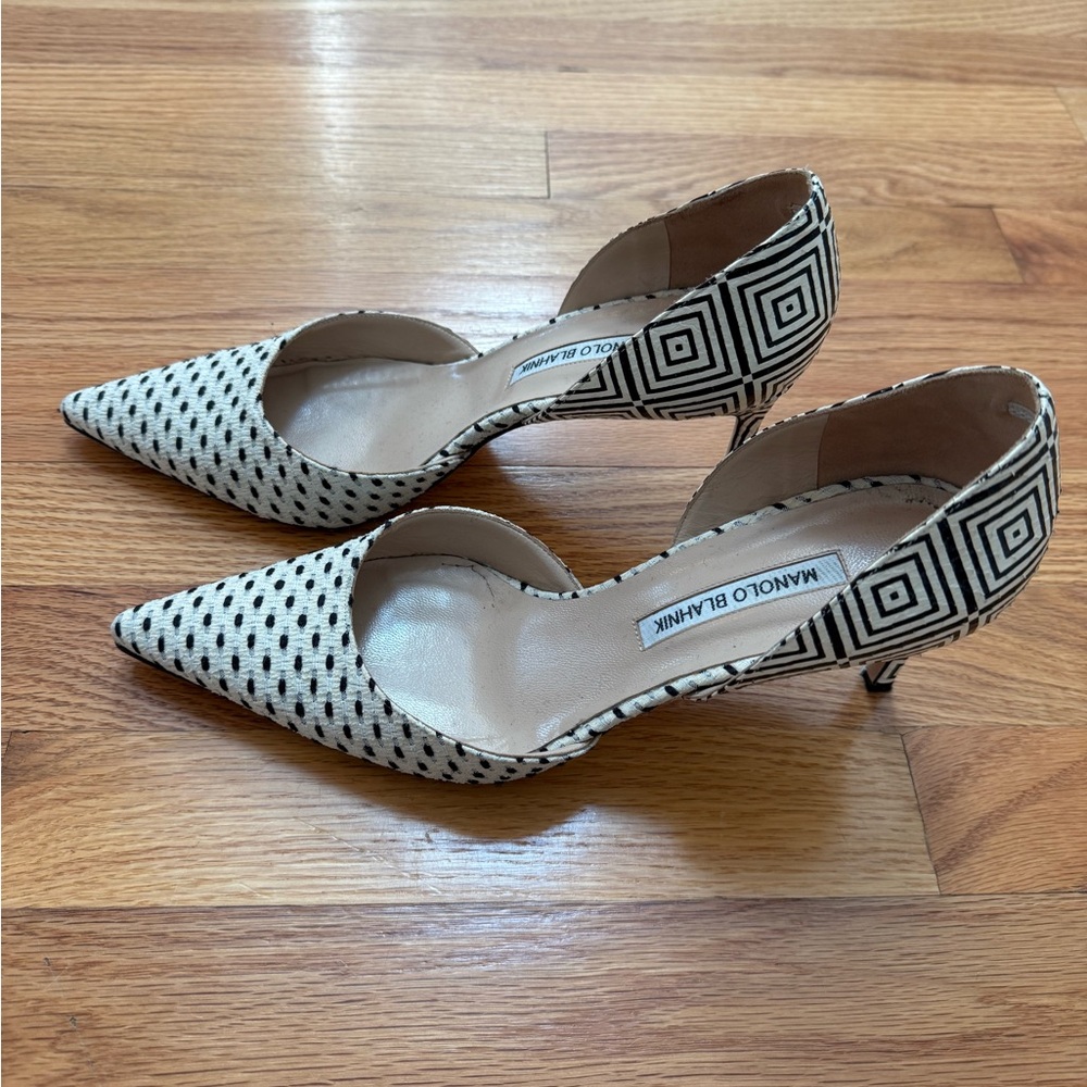Manolo Blahnik Cream and Black pattern Heels - Picture 4 of 8
